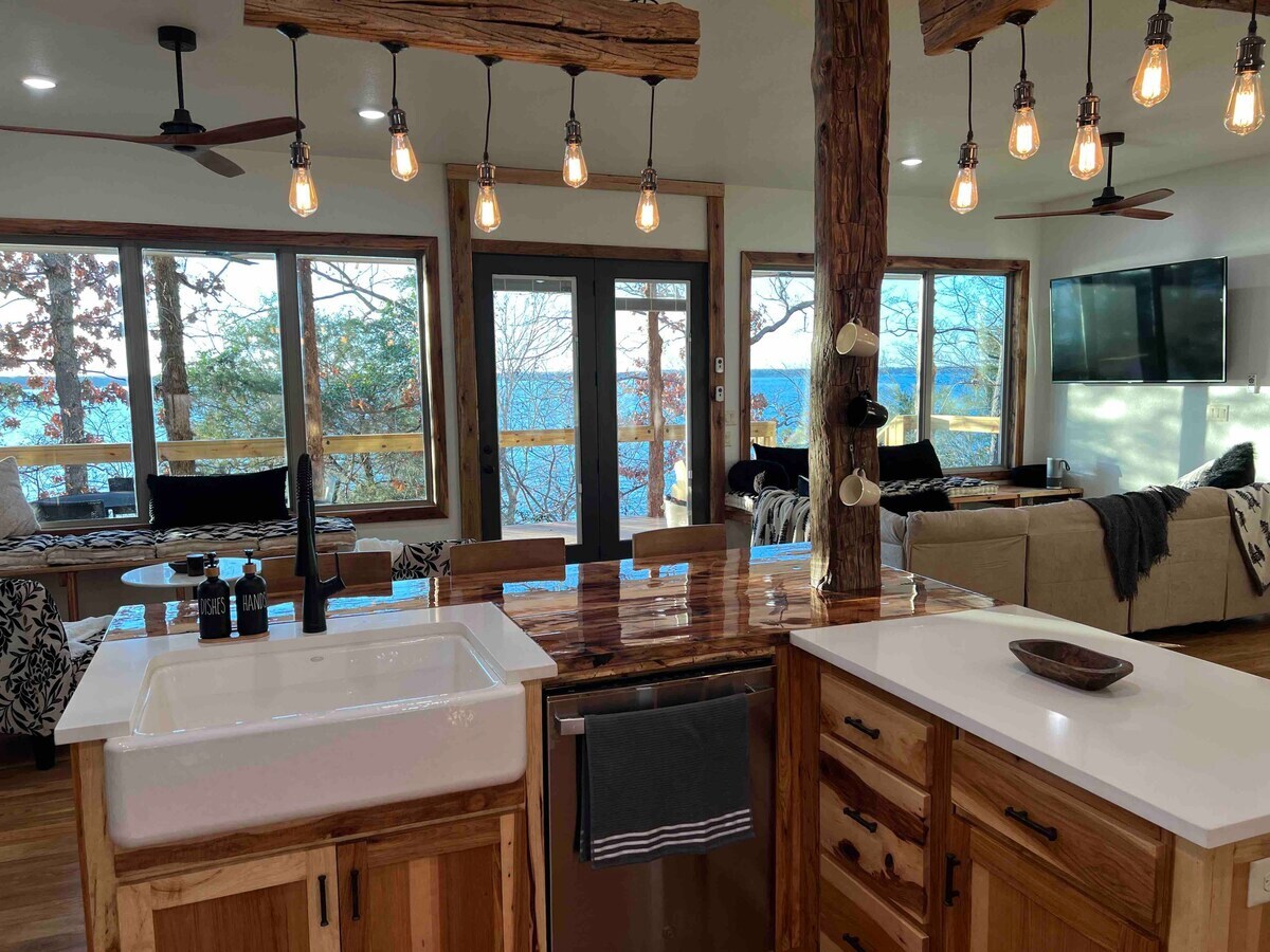 Romantic Lakefront Cabin Escape w/ Hot Tub & Dock