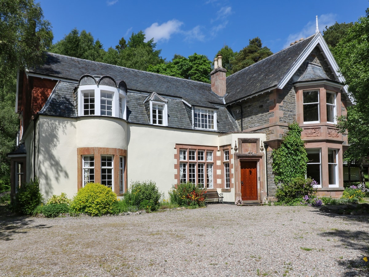 Bearnock Lodge