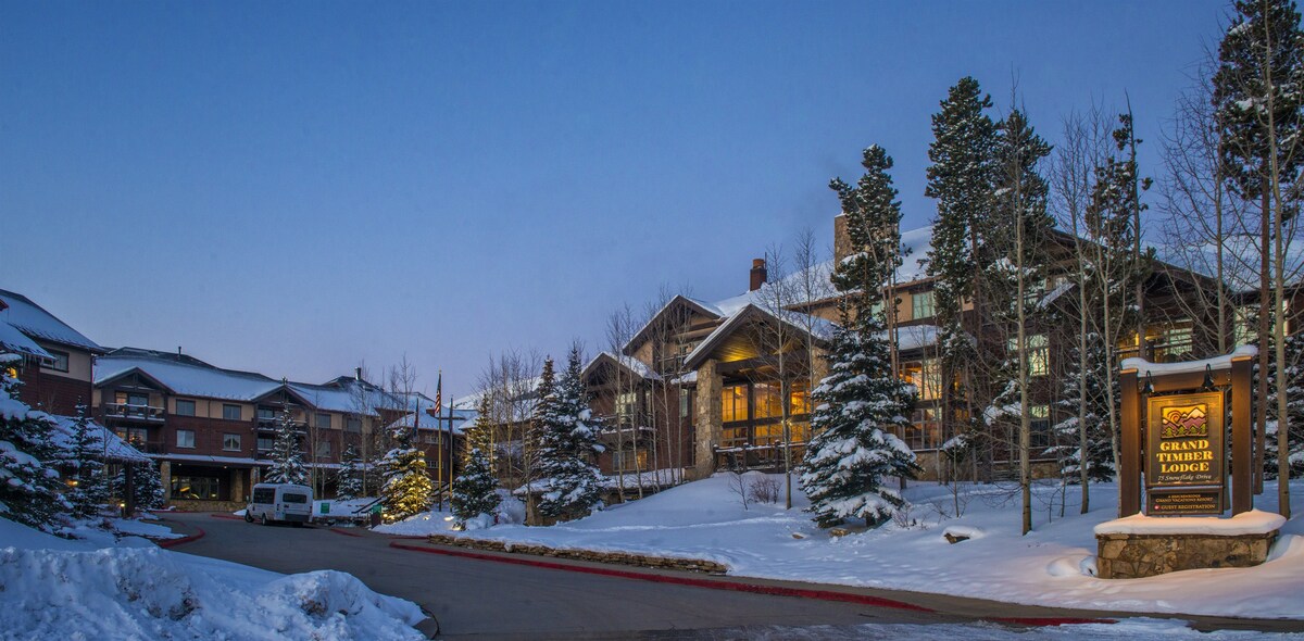 Grand Timber Lodge 2 bedroom - Ski-in/Ski-out