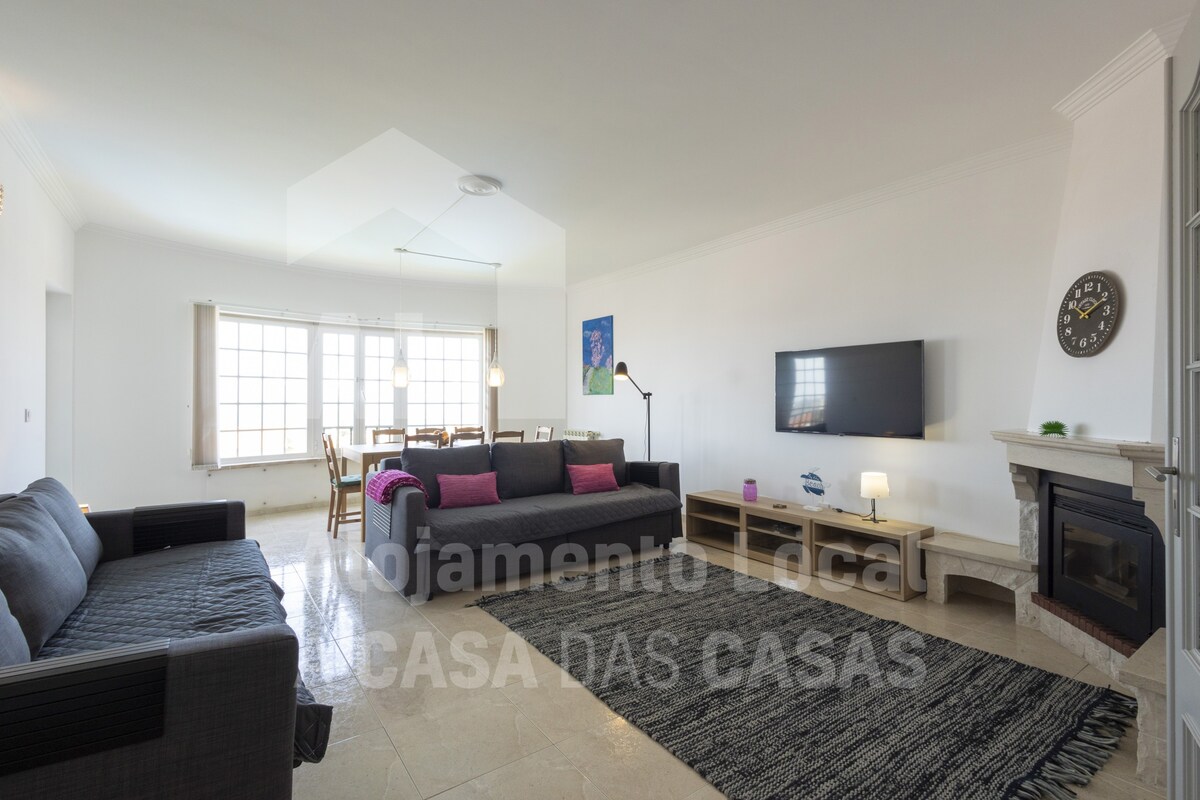 Ocean Apartment by ACasaDasCasas