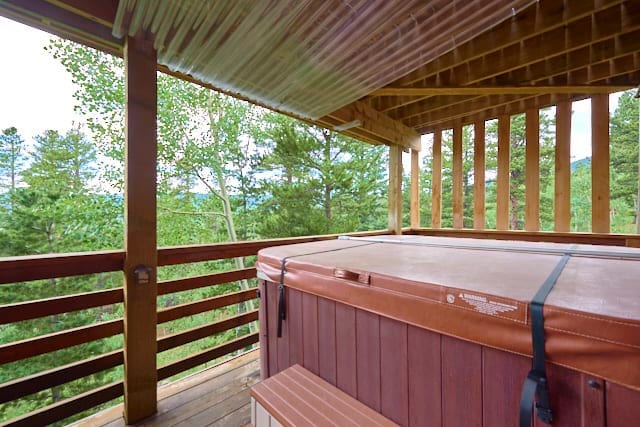 Coyote Cottage Retreat, Hot Tub, Deck, Mtn Views