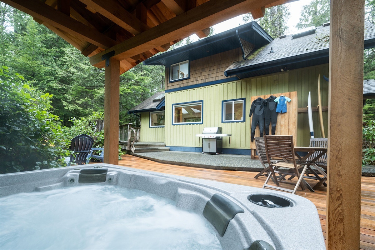 天窗小屋：热水浴、火坑和室外小屋
