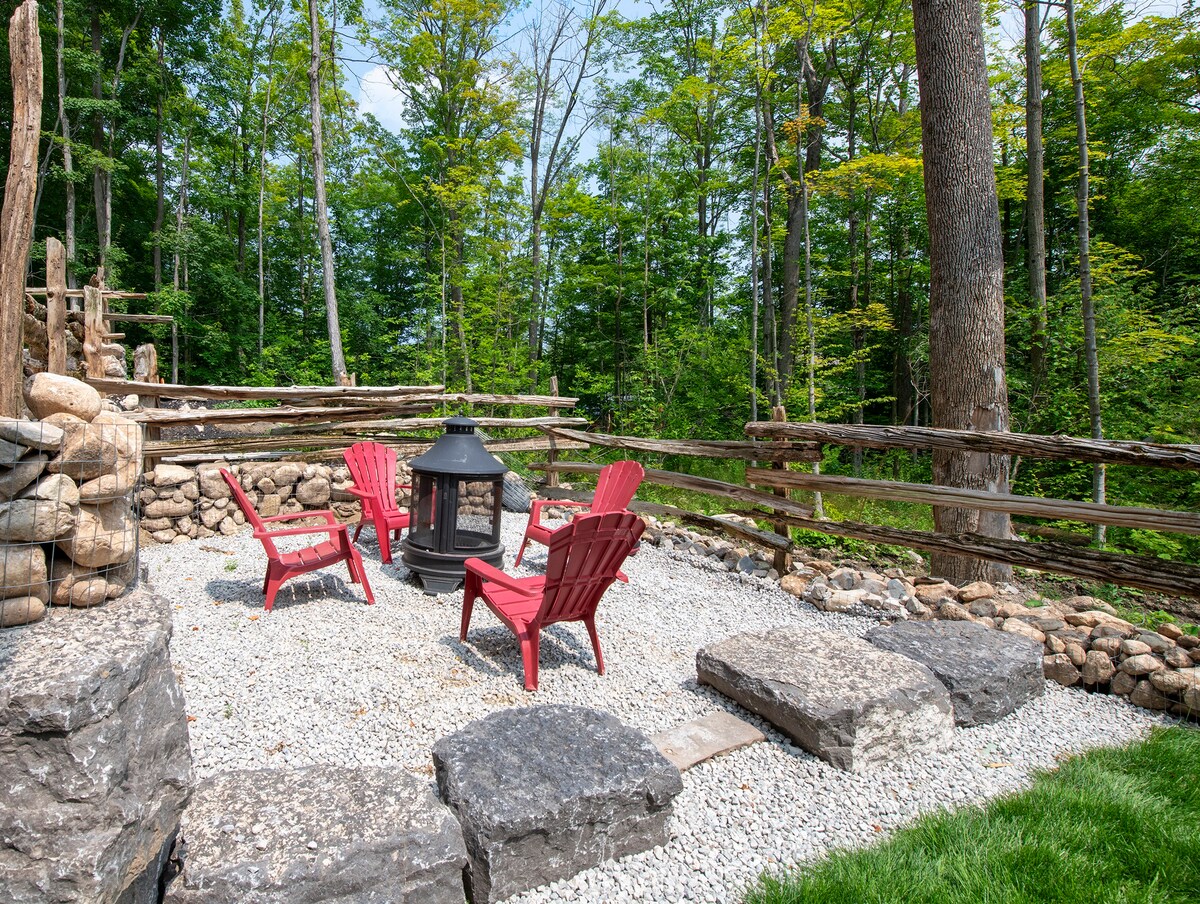 Gorgeous Cliffside Retreat, Mallory Beach