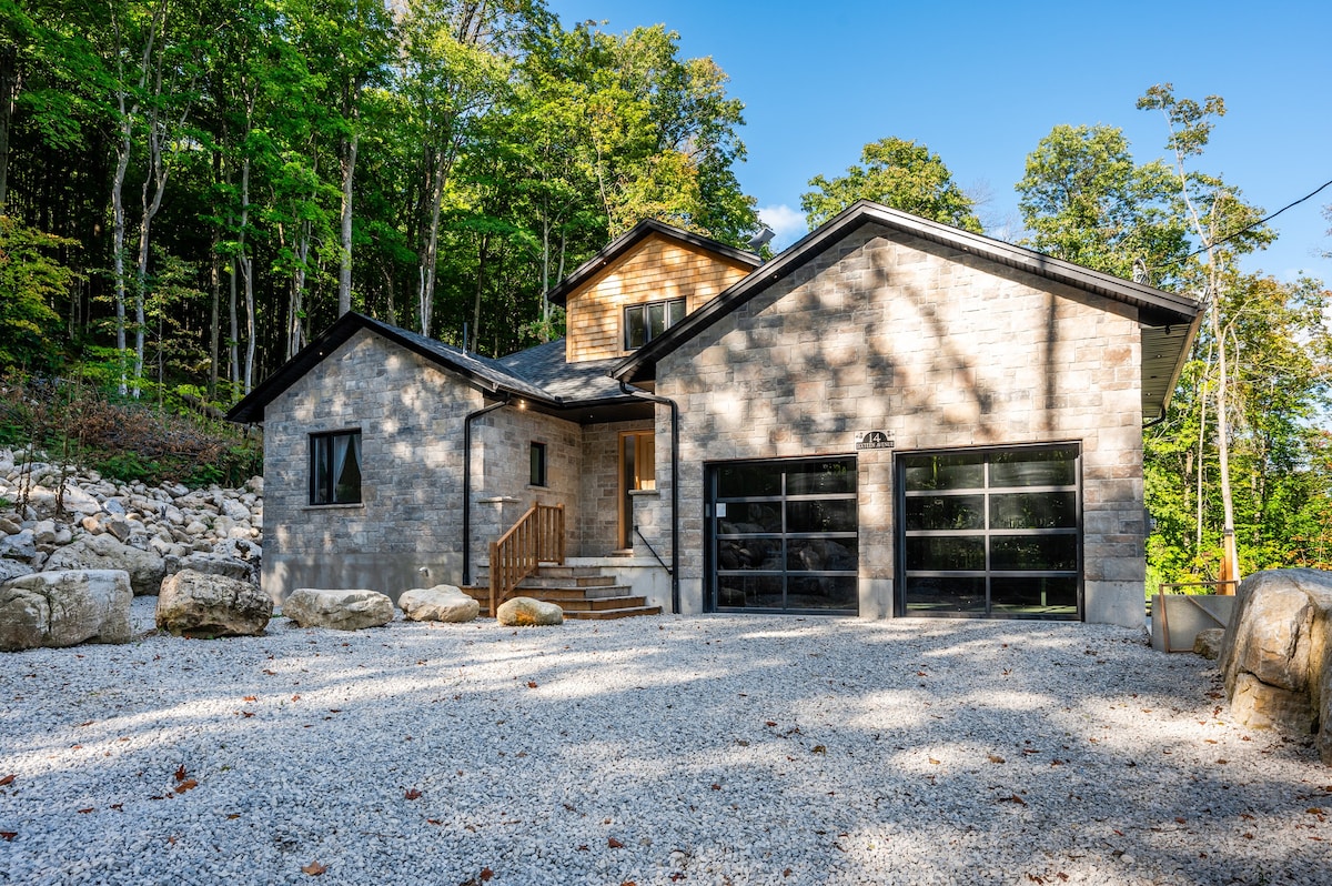 Gorgeous Cliffside Retreat, Mallory Beach