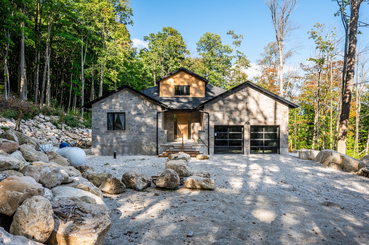 Gorgeous Cliffside Retreat, Mallory Beach