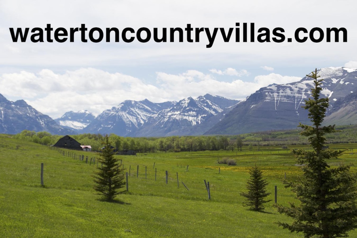 Sleeps 32 - 5 mins. from Waterton - Whole House