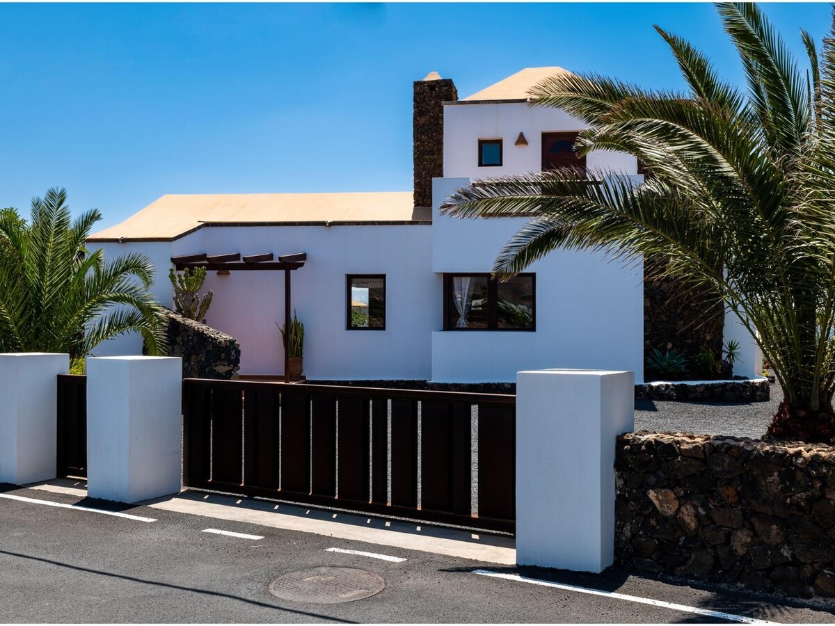 Villa Mayo typical Canarian house