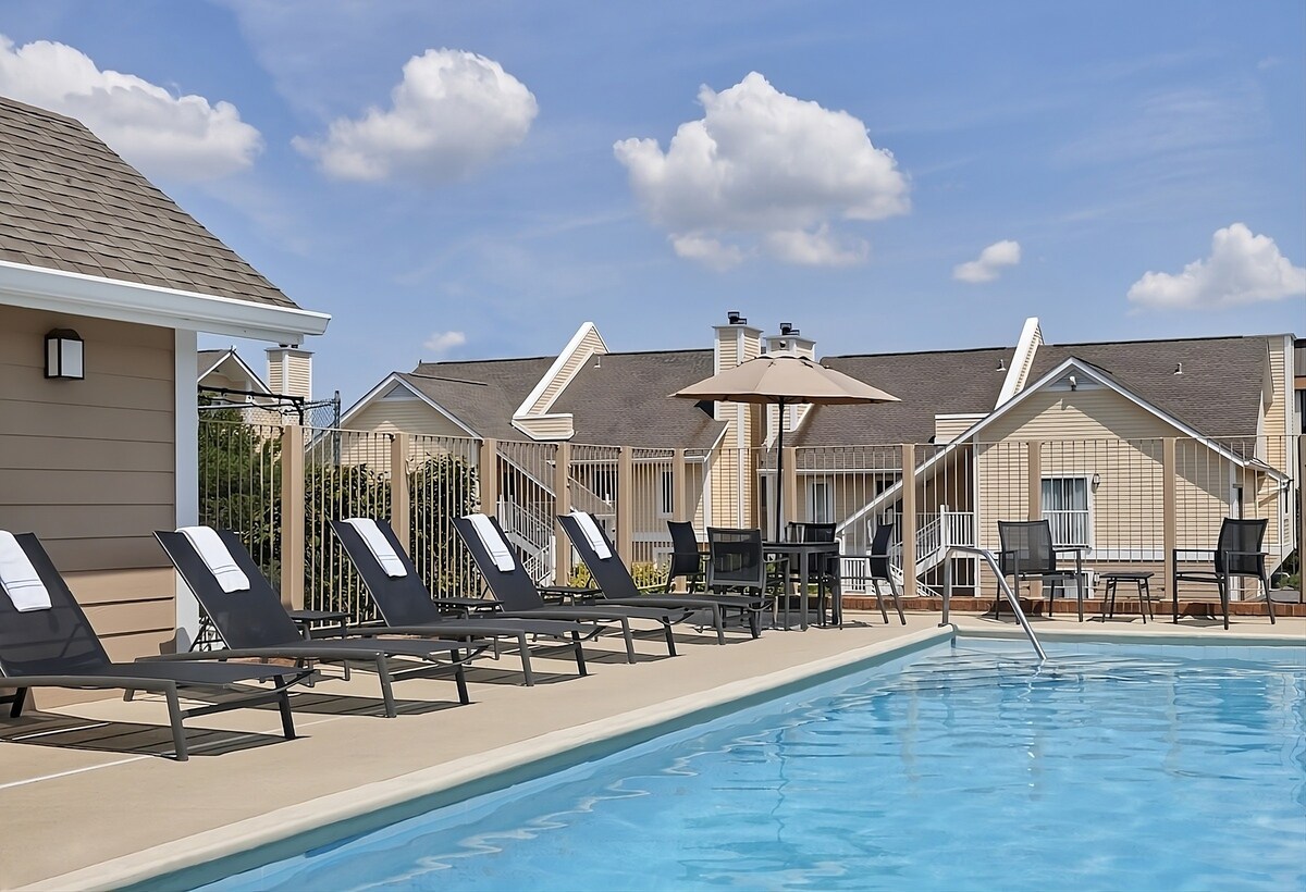Close to Montgomery Zoo! Pool & Sports Facilities!