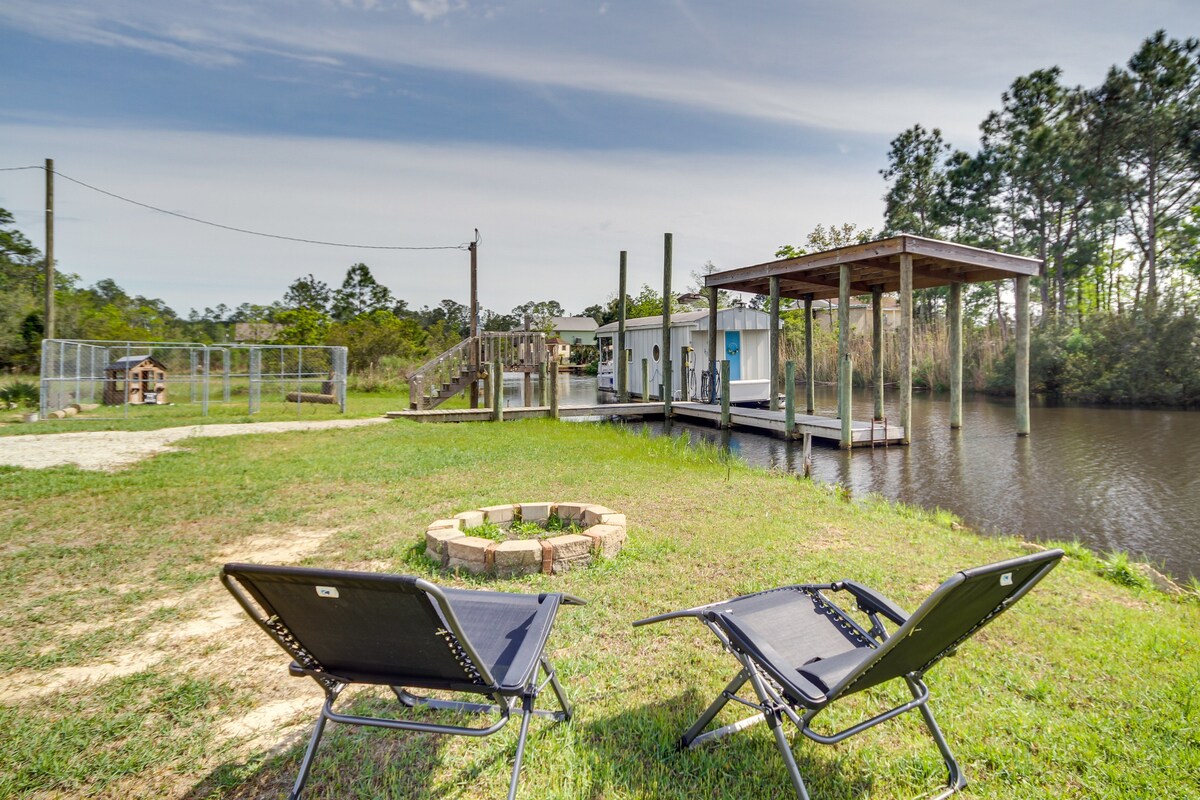 Bay St Louis Houseboat 6 Mi to Old Town & Beach!