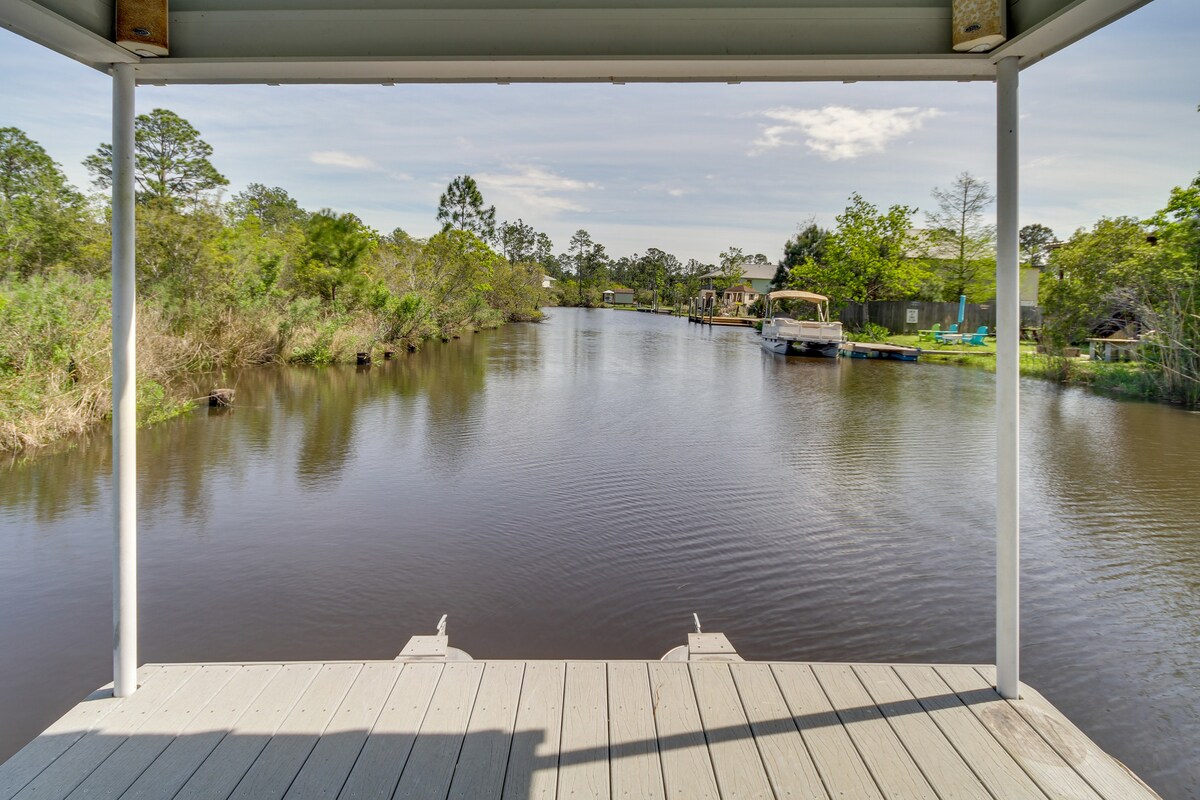 Bay St Louis Houseboat 6 Mi to Old Town & Beach!