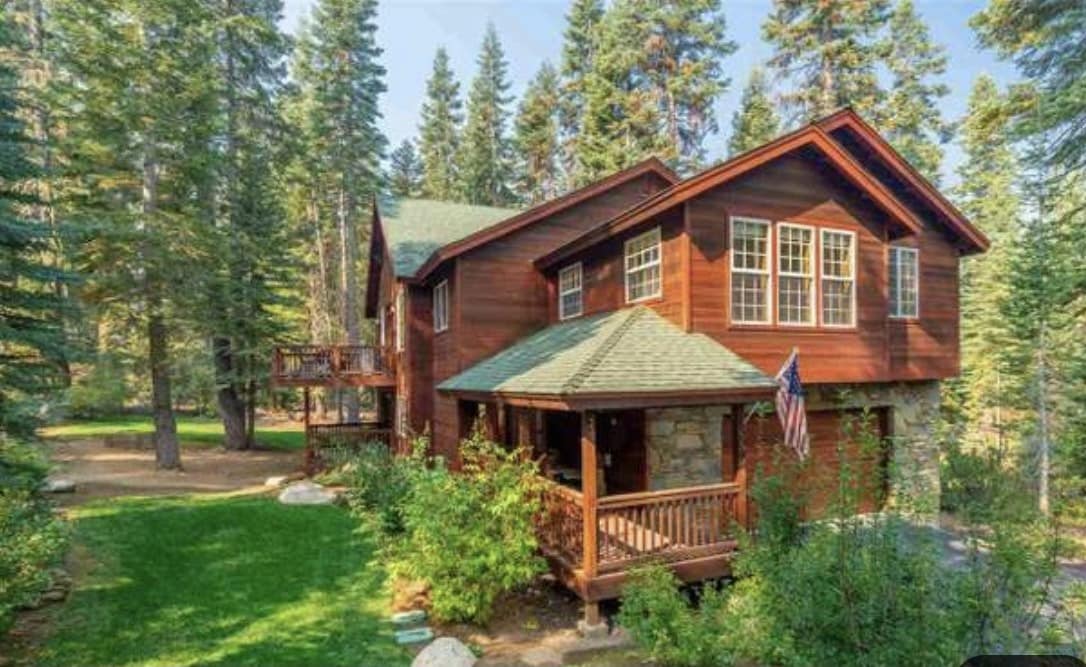 4BR wilderness retreat with hot tub - dogs OK