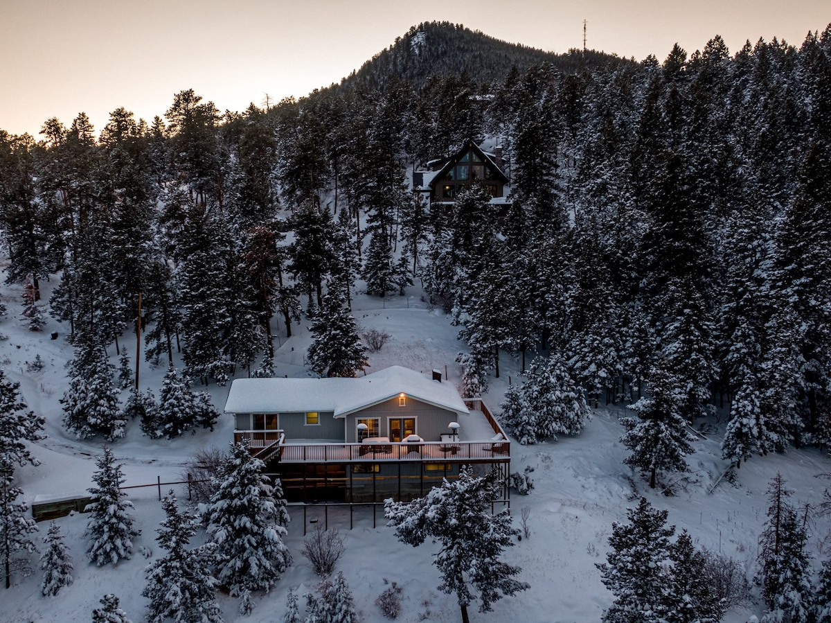 Mountain Top Getaway W/ Hot Tub