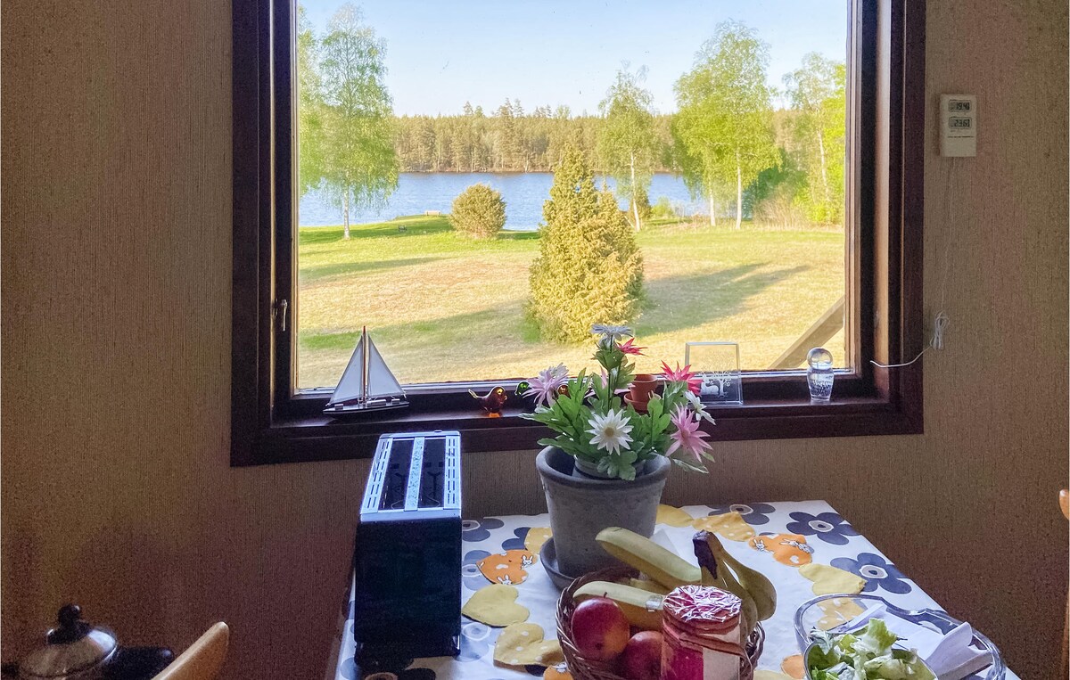 Awesome home in Lenhovda with WiFi