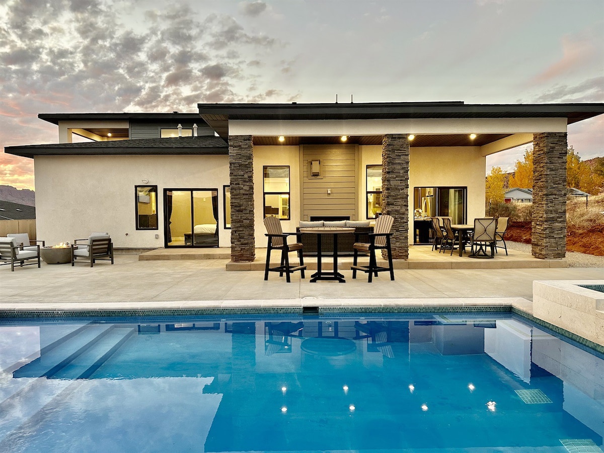 New Exclusive Retreats 4 Bed 5 Bath W/Private Pool