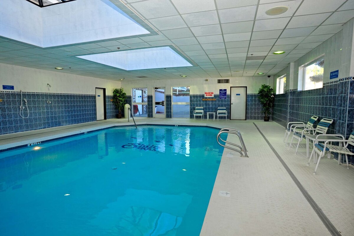 Relax and Recharge! Onsite Pool, Pets Allowed