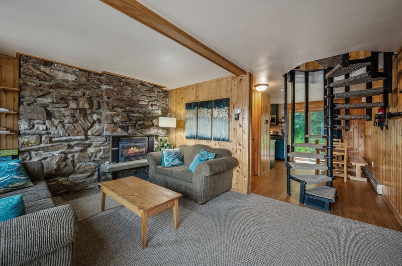 Cozy spacious amazing location on Schweitzer Mtn