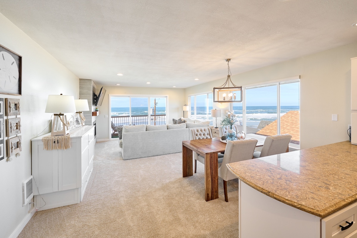 Chic Oceanfront Condo - Top Floor - Fireplace!