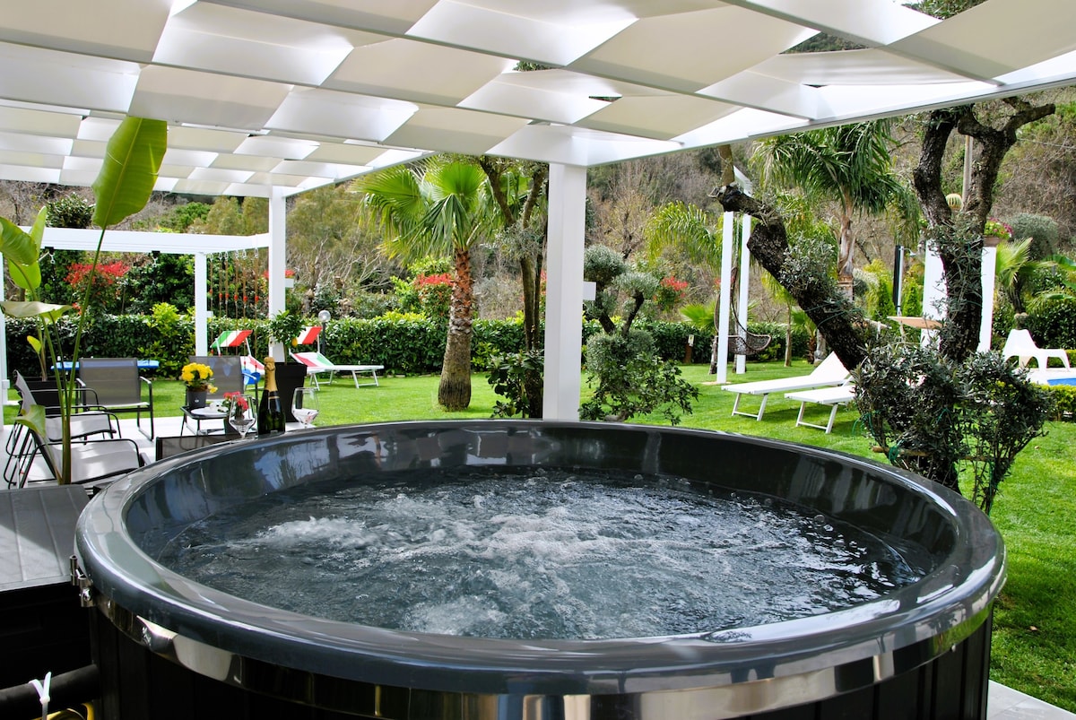 Villa Giselda with pool and outdoor whirpool