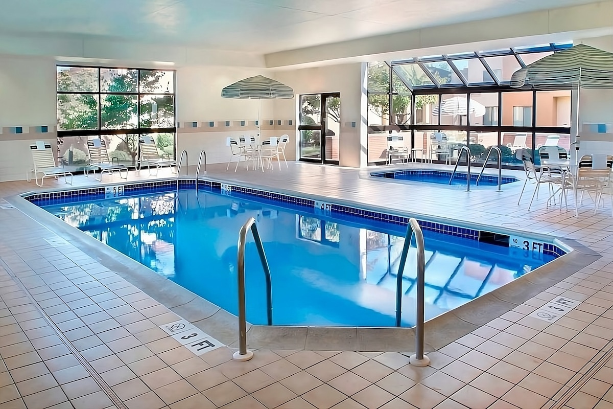 Pet-friendly Unit with FREE Parking! Indoor Pool!
