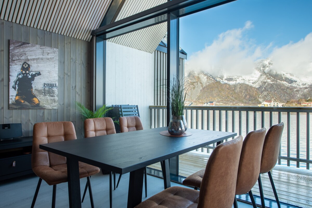 CornerView Apartment Henningsvær