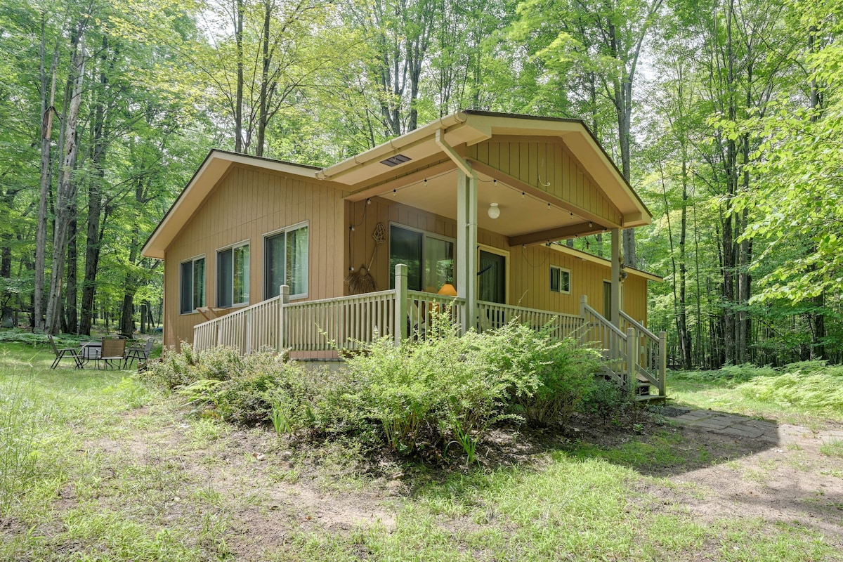 Secluded Farwell Cabin w/ Fire Pit & Gas Grill!