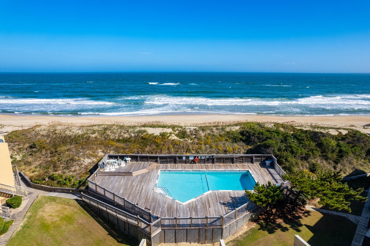 QB4: Oceanfront townhome, quick walk to the beach