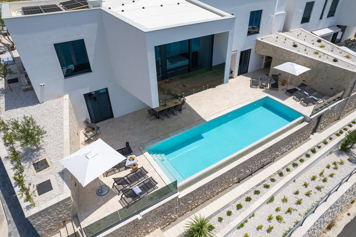 New! Seafront Villa Kiara with 5 en-suite bedrooms