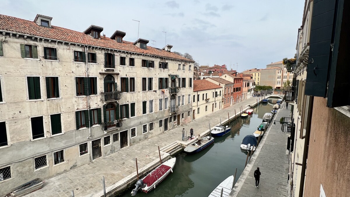 Vivaldi Canal View