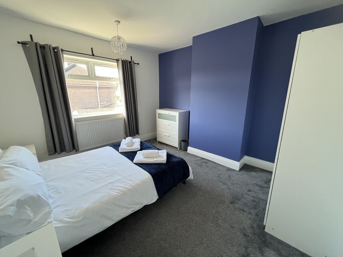M1 Link  3 bed house up to 7 ppl parking,wifi