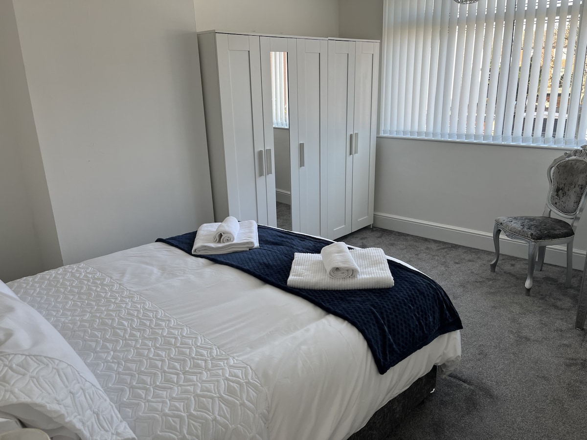 M1 Link  3 bed house up to 7 ppl parking,wifi