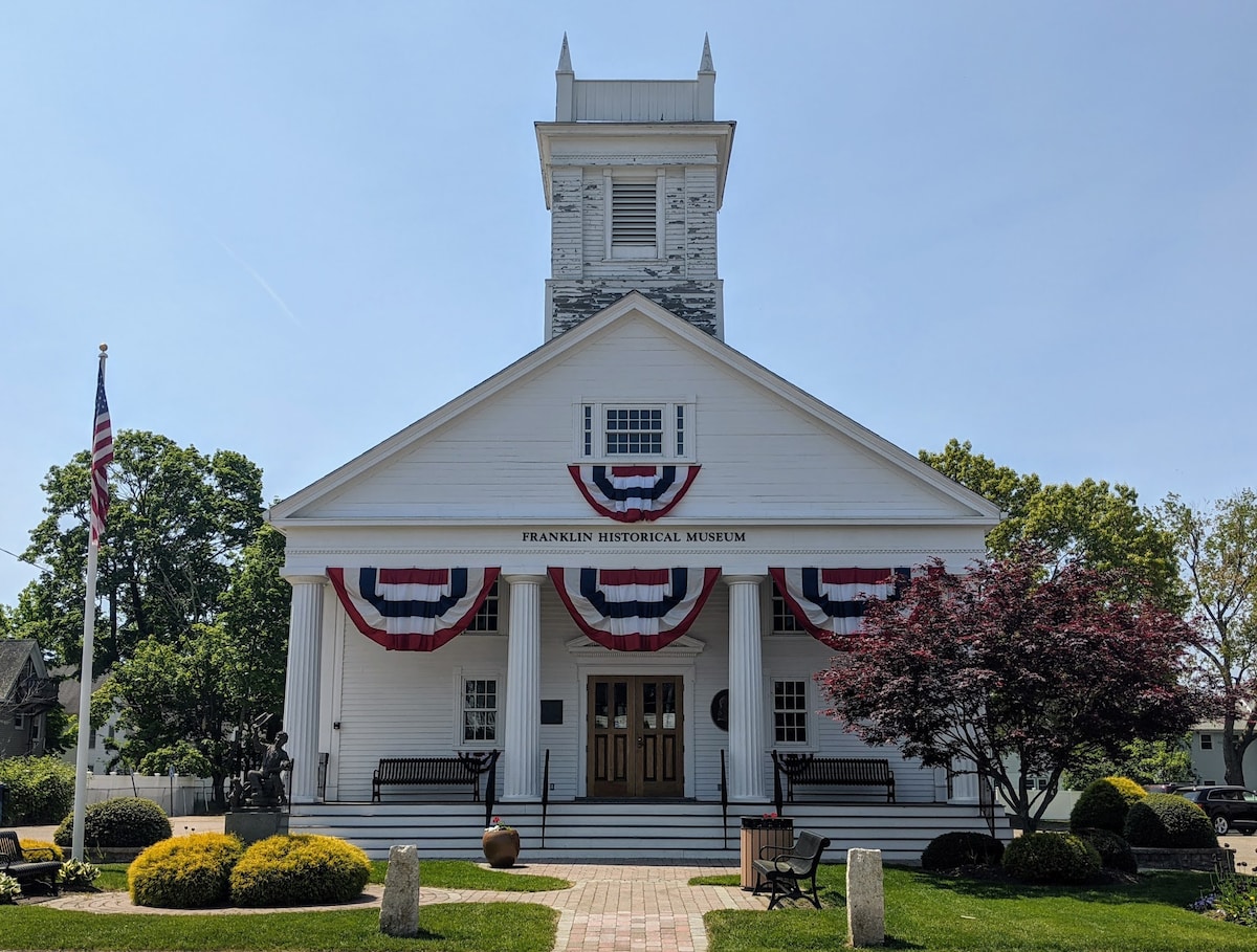 Massachusetts Stay! Indoor Pool, Pets Allowed!