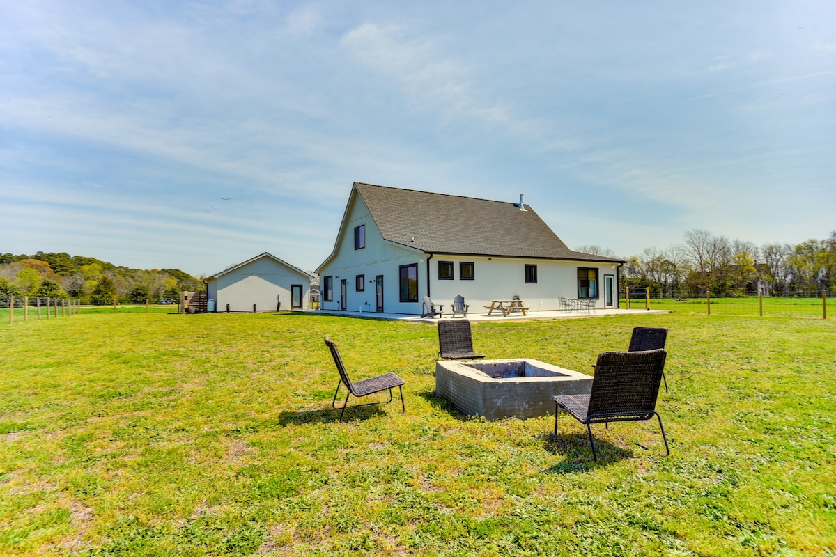 Stunning Chesapeake Bay Farmhouse w/ Dock & Kayaks