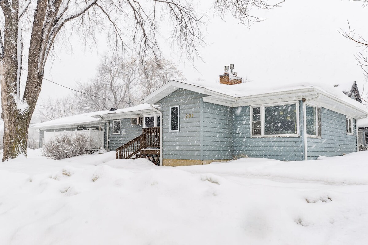 NEW Remodeled Townhome in Central Fargo