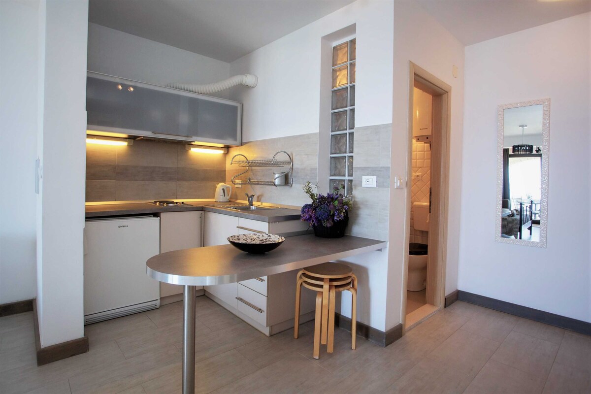 Apartments & Room Vesna - Studio with Sea View