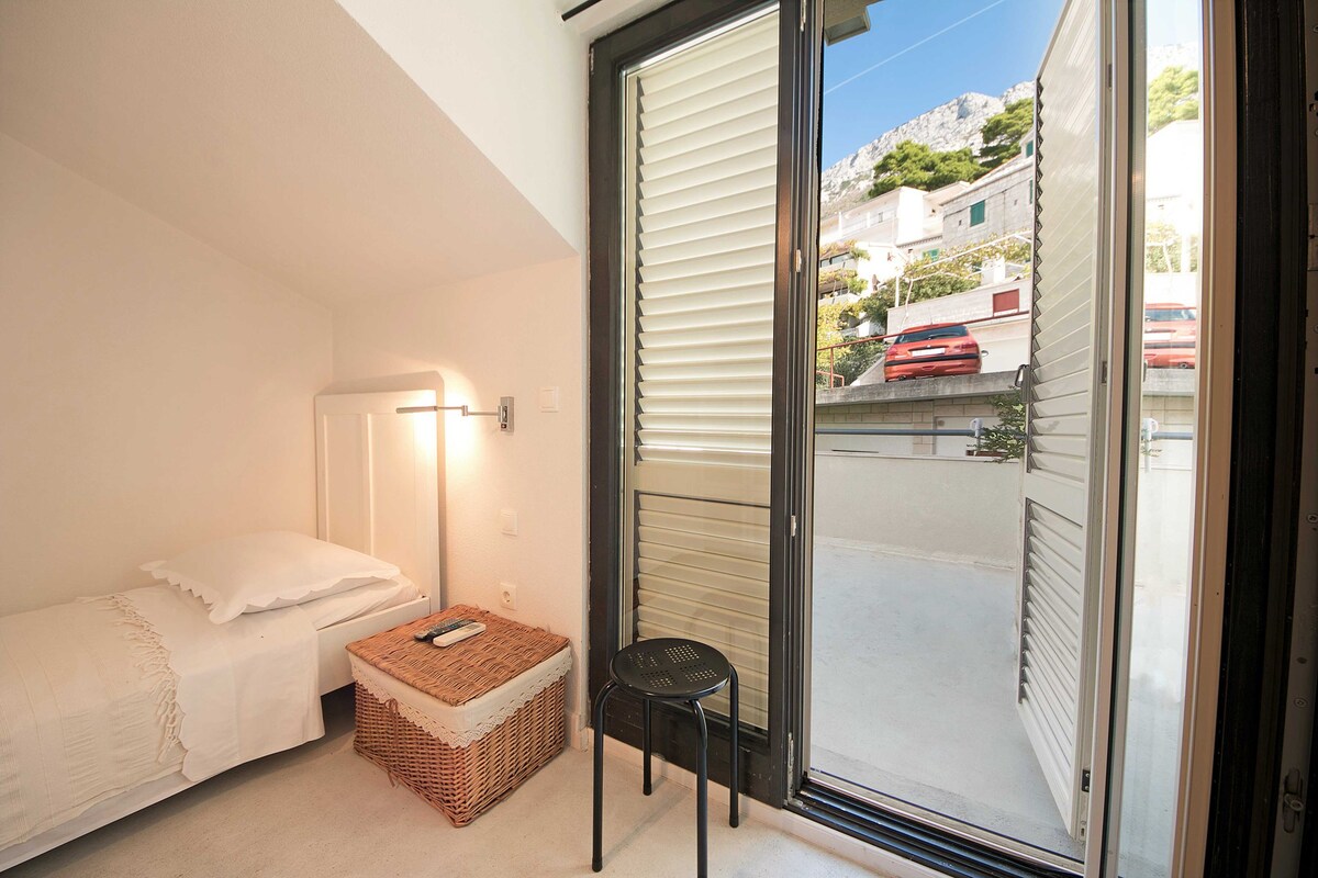 Apartments & Room Vesna - Single Room with Terrace