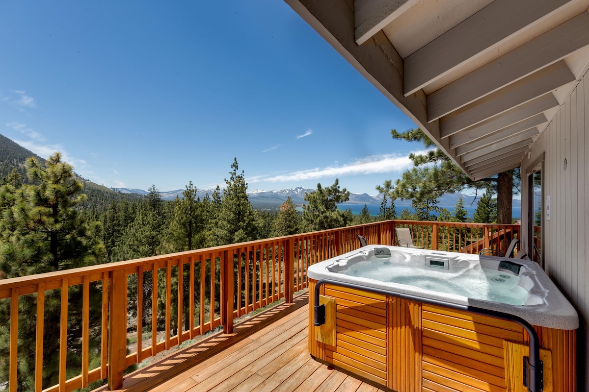 Tudor Lodge, Private Hot Tub, Stunning Lake views,