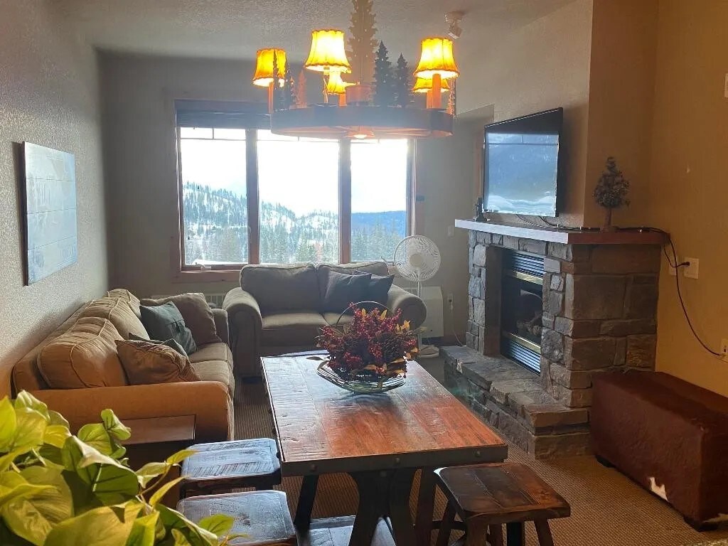 Ski-In/Ski-Out Condo with Valley Views