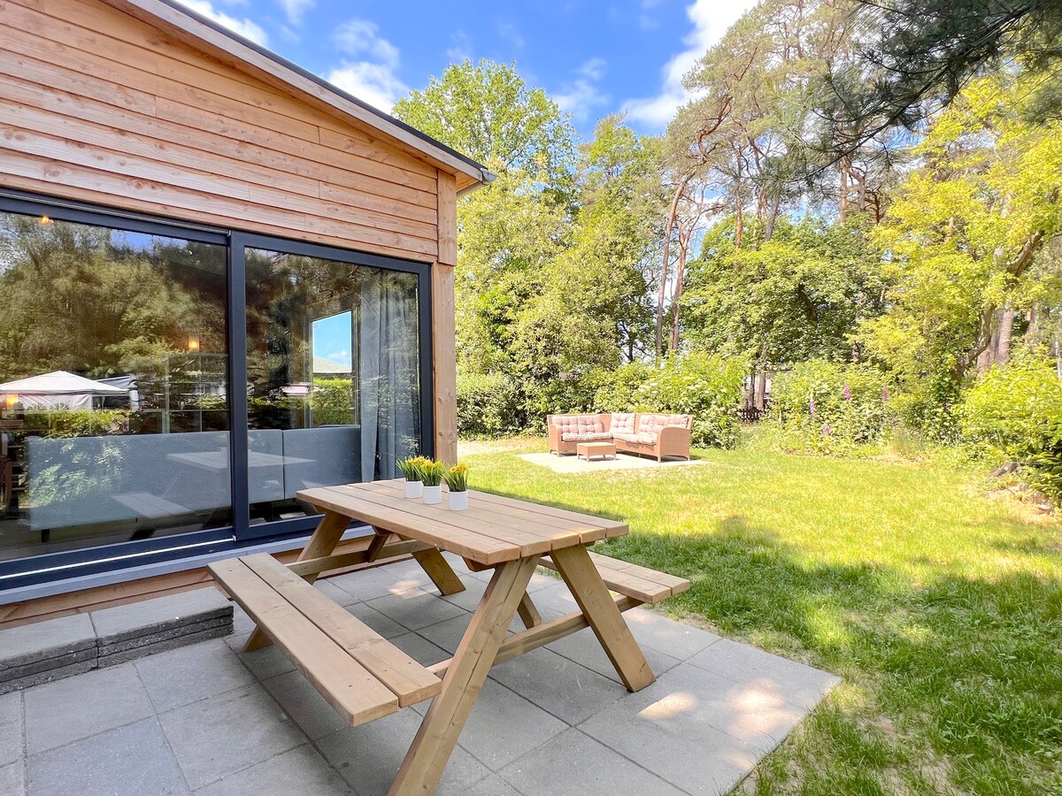 Cosily decorated chalet on a nice family park