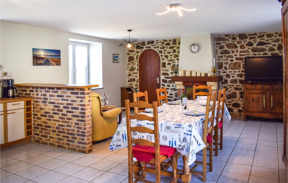 Lovely home in Planguenoual with kitchenette