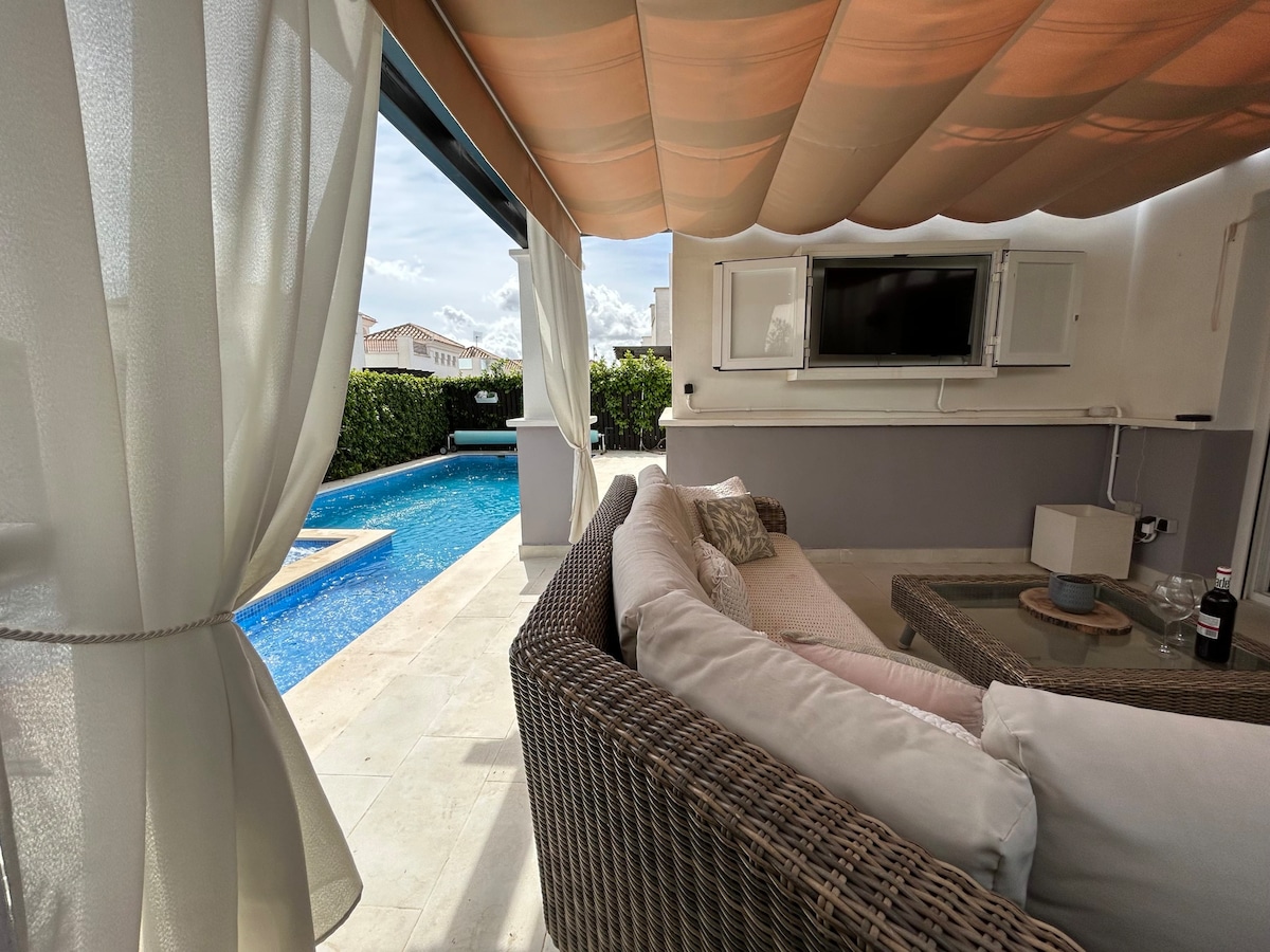 Villa with private pool and jacuzzi - EN10LT