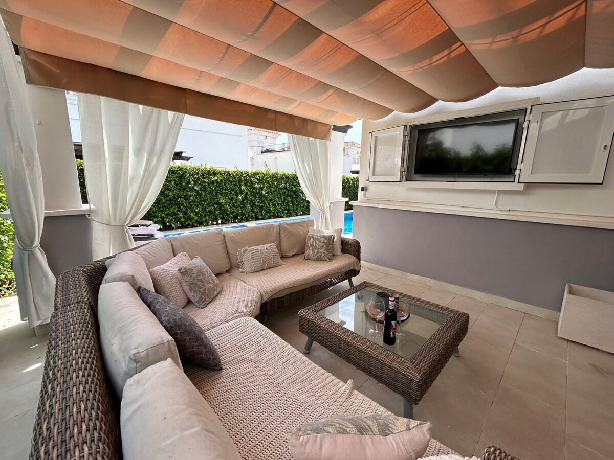 Villa with private pool and jacuzzi - EN10LT