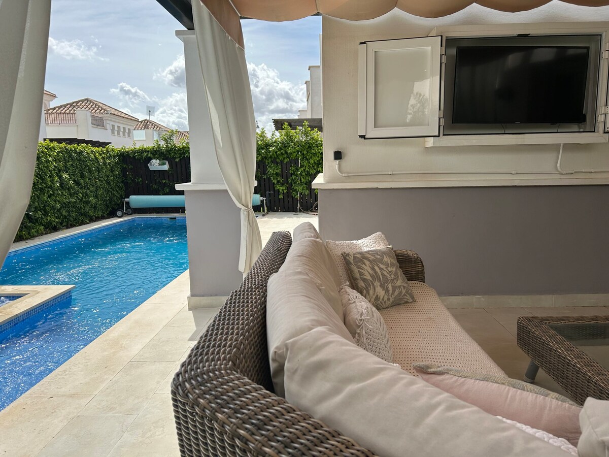 Villa with private pool and jacuzzi - EN10LT