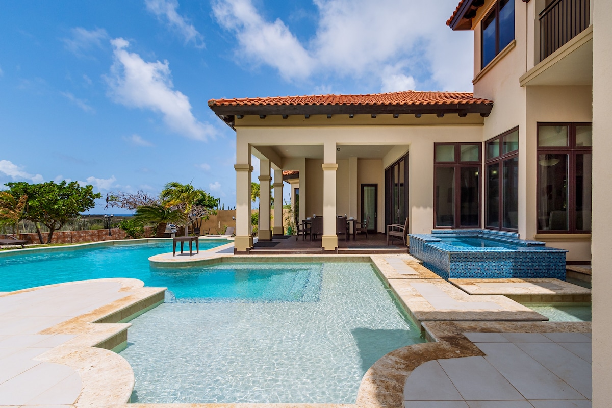 Luxury Haven: 5BR Villa With Pool and Ocean Views