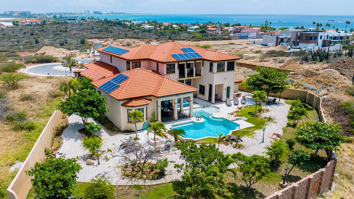 Luxury Haven: 5BR Villa With Pool and Ocean Views