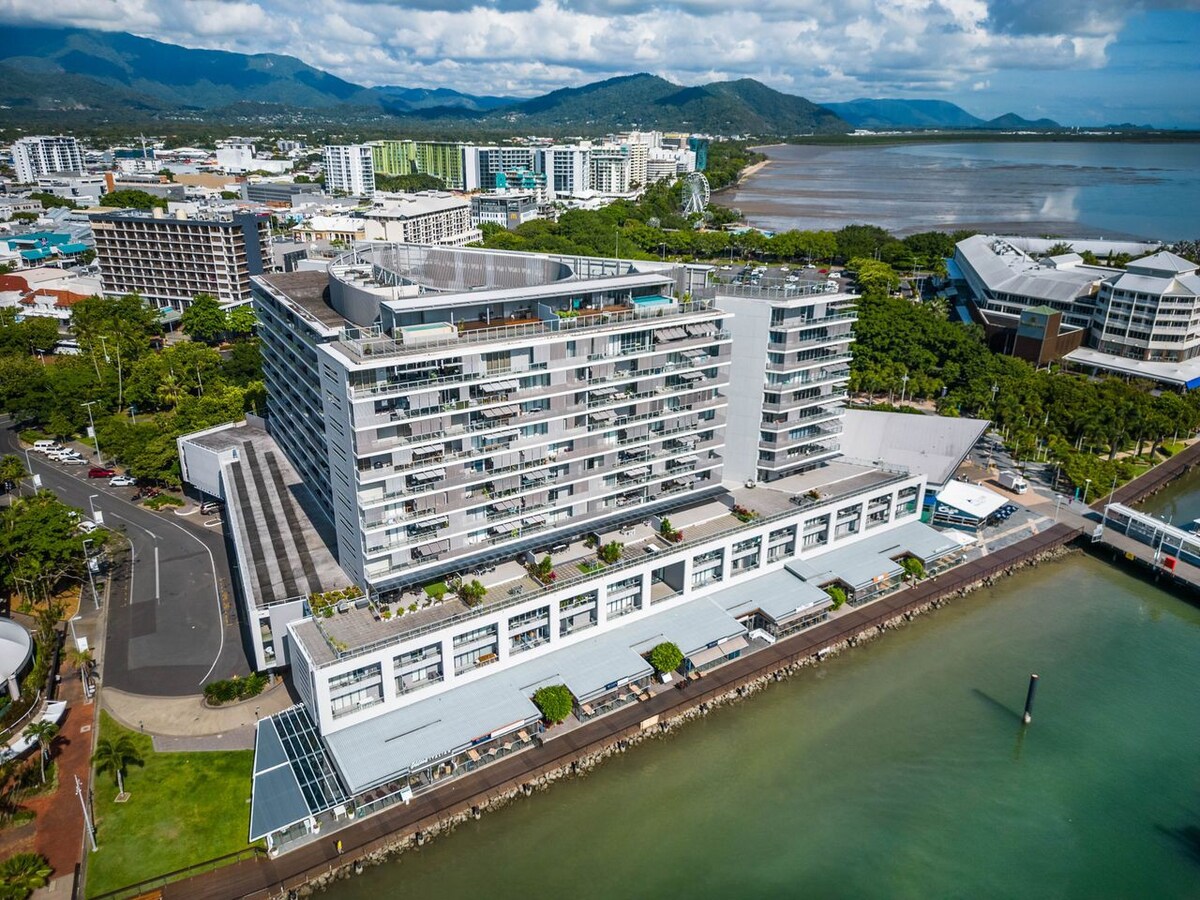 Cairns Apartment 703 with Water Views