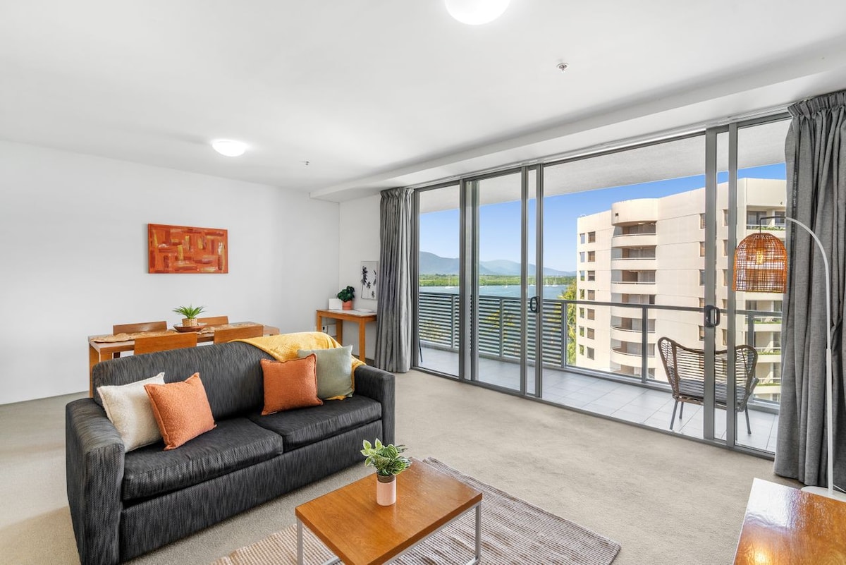 Cairns Apartment 703 with Water Views