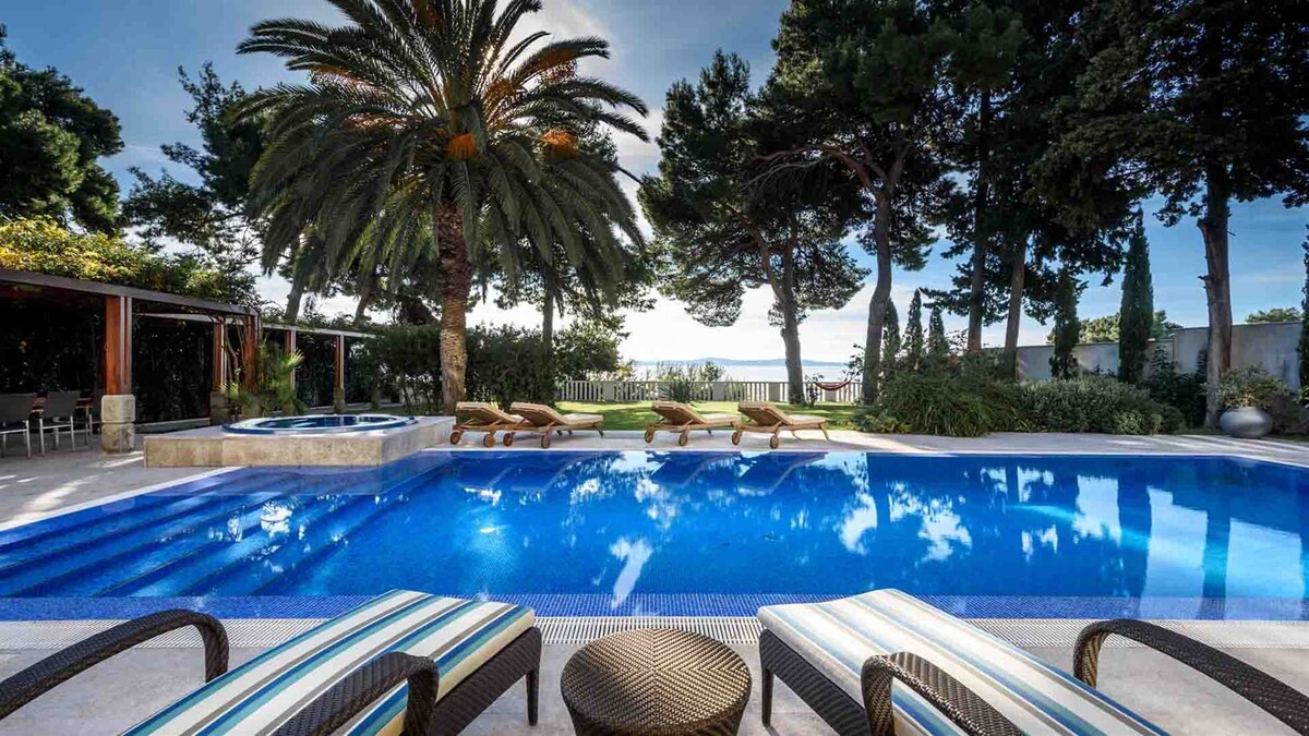 Luxurious villa with swimming pool in Split