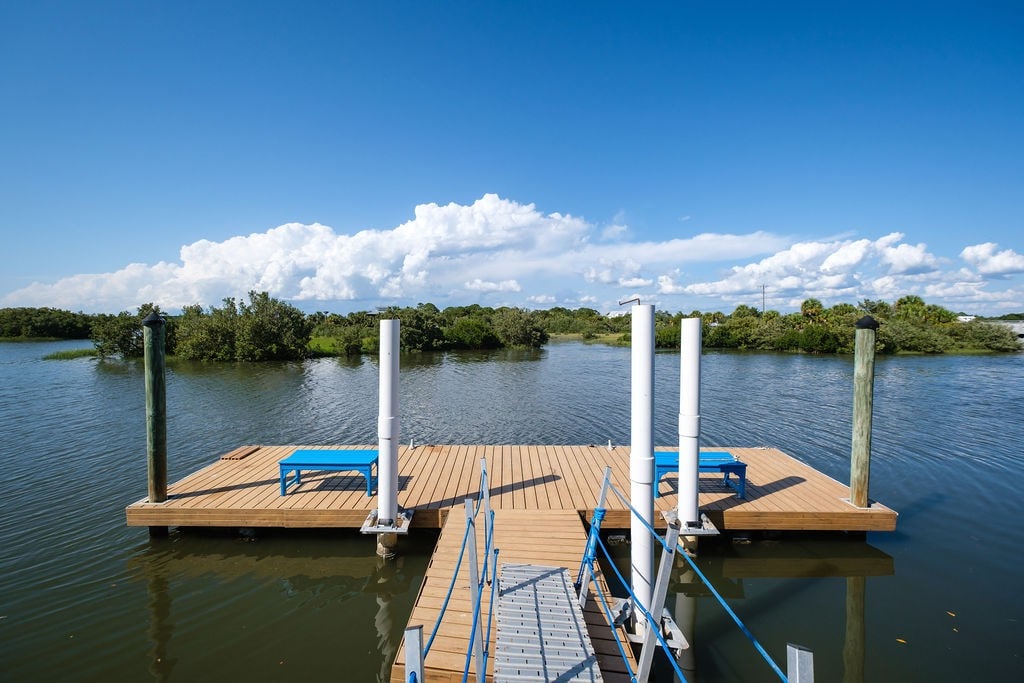 Blue Chair Key- Waterfront Home in Cedar Key!