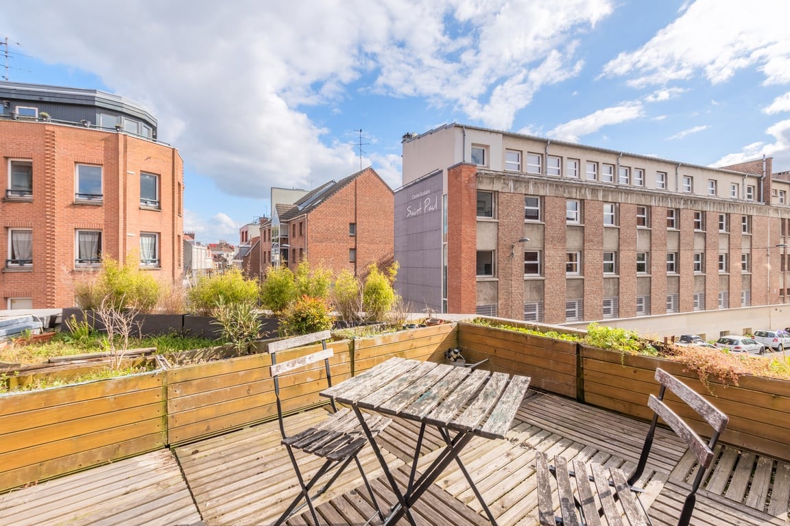 Bright apartment with rooftop and private garage.