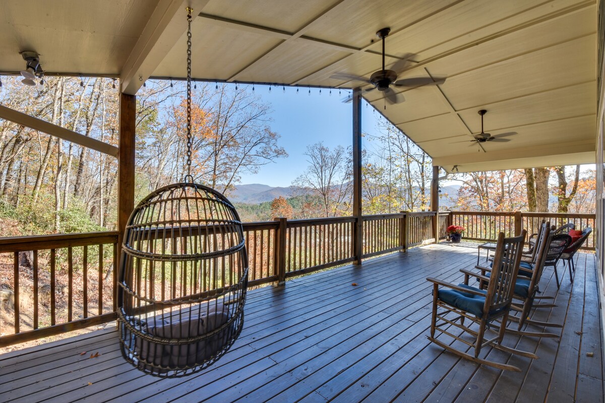 Stunning Rabun Gap Home w/ Deck & Mountain Views!